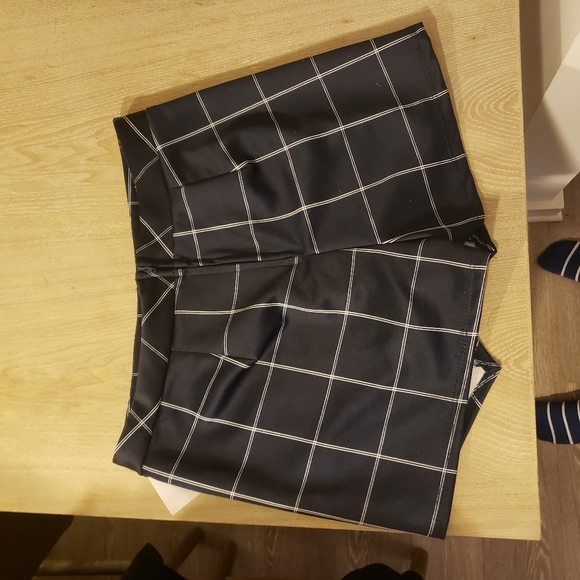 Charlotte Russe Skort - Picture 2 of 4